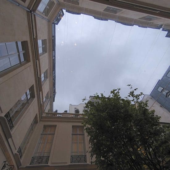 Couverture sur-mesure d'une cour Boulevard Saint-Germain