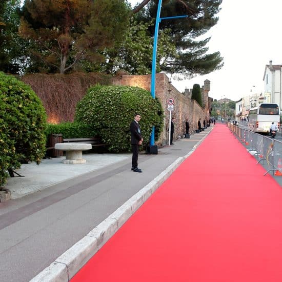 Tapis rouge accueil invités